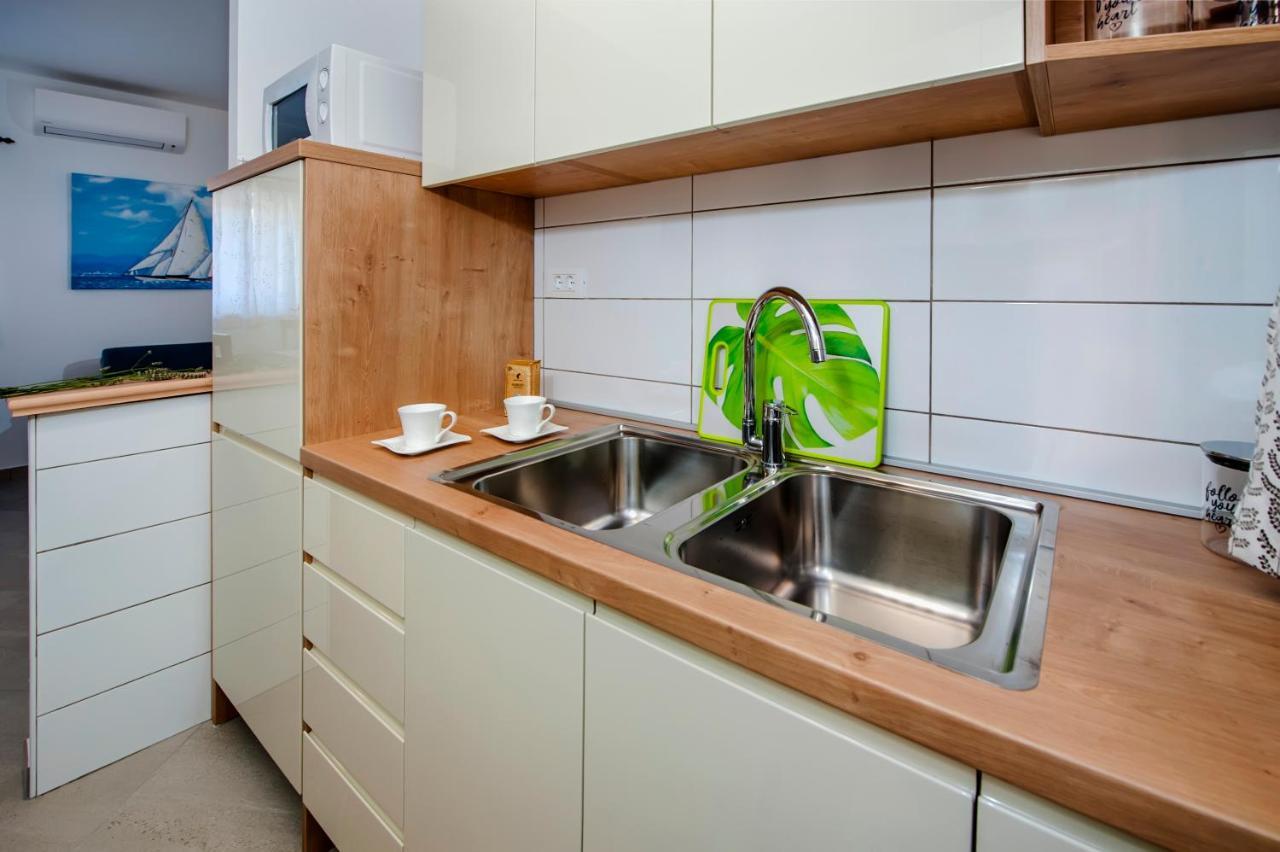 Paradise Beach Apartments Rovinj Exterior photo