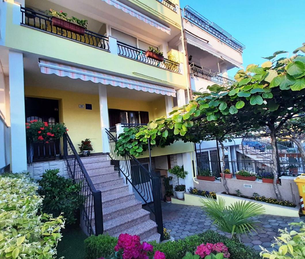 Paradise Beach Apartments Rovinj Exterior photo